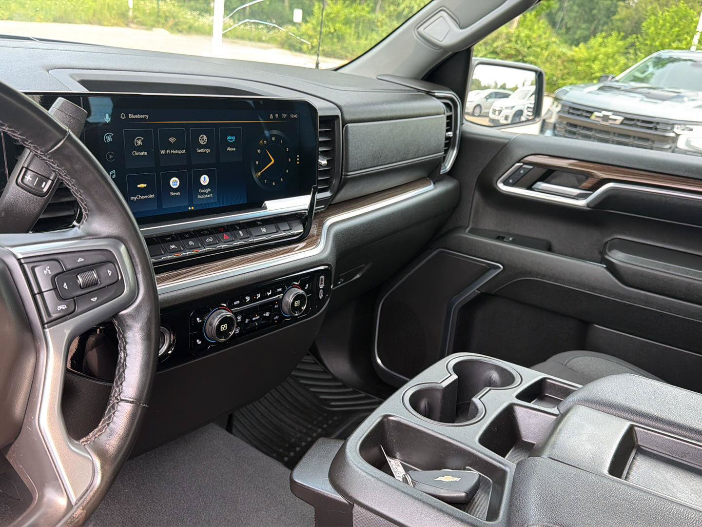 Used 2024 Chevrolet Silverado 1500 LT AWD/4WD image 14