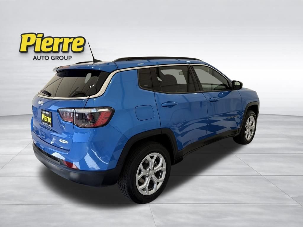 Used 2024 Jeep Compass Latitude AWD/4WD image 5