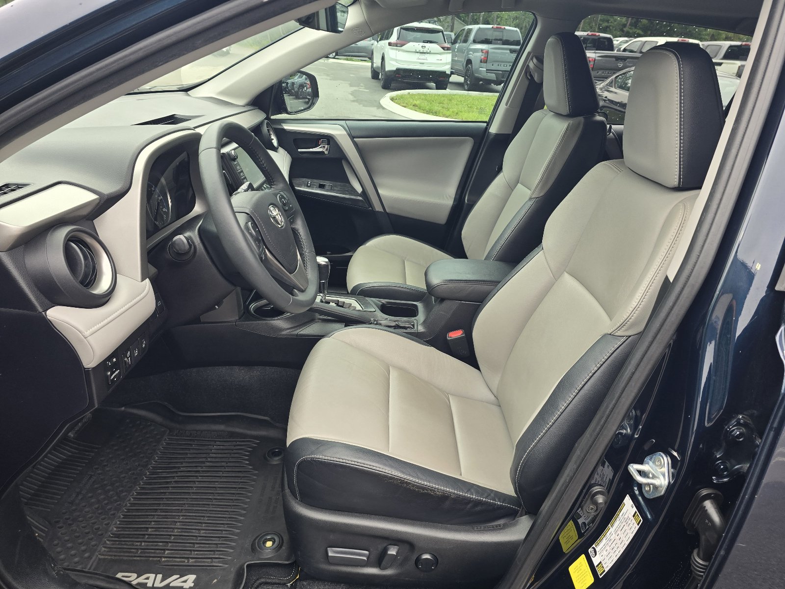 Used 2017 Toyota RAV4 Platinum FWD image 12