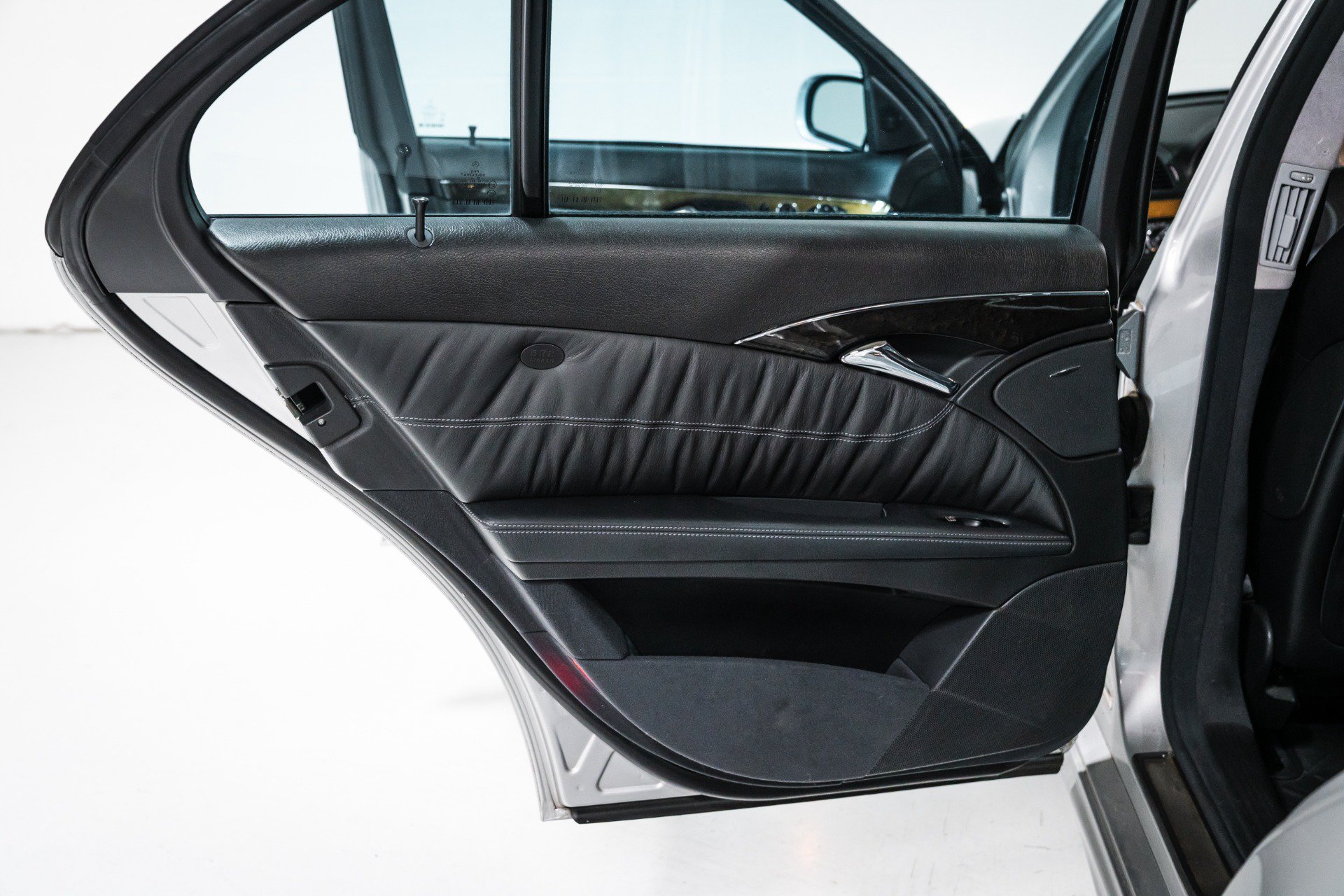 Used 2005 Mercedes-Benz E 55 AMG Sedan image 29