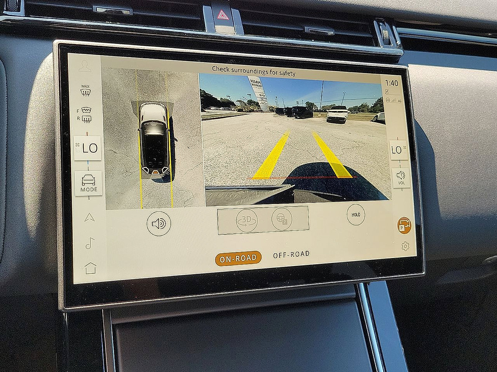 New 2025 Land Rover Range Rover Velar Dynamic SE image 21