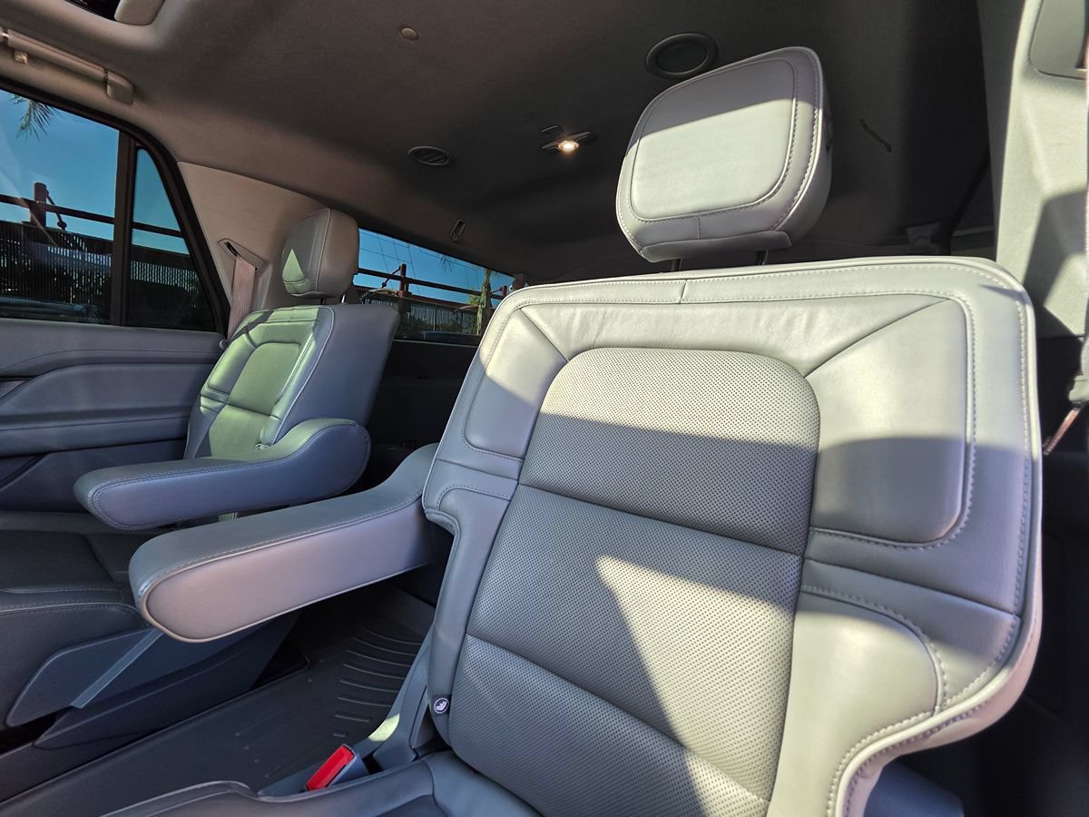 Used 2018 Lincoln Navigator L Select w/ Technology Package RWD image 28