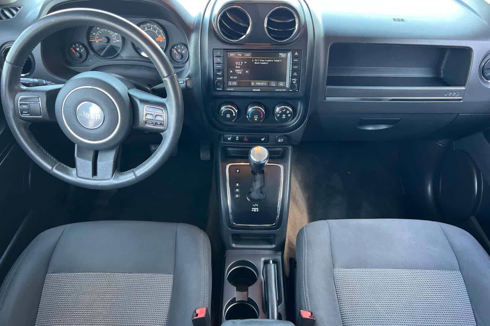 Used 2016 Jeep Patriot Latitude FWD image 4