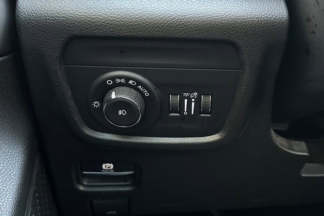 Used 2023 Jeep Grand Cherokee Limited image 32