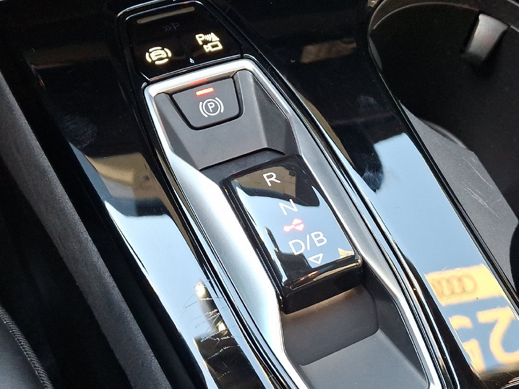 Certified 2025 Audi SQ6 e-tron Prestige AWD/4WD image 16