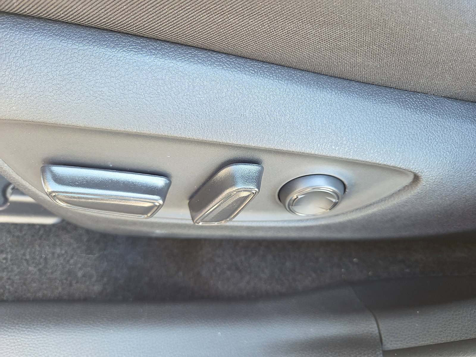 Used 2025 Toyota RAV4 XLE w/ Convenience Package image 33