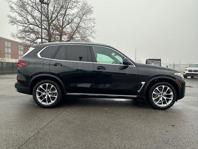 New 2026 BMW X5 xDrive40i w/ Premium Package image 2