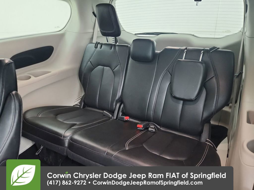 Certified 2024 Chrysler Pacifica Touring-L image 31