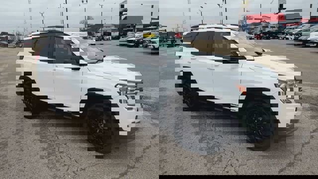 Used 2022 GMC Terrain SLE w/ Driver Convenience Package AWD/4WD image 3