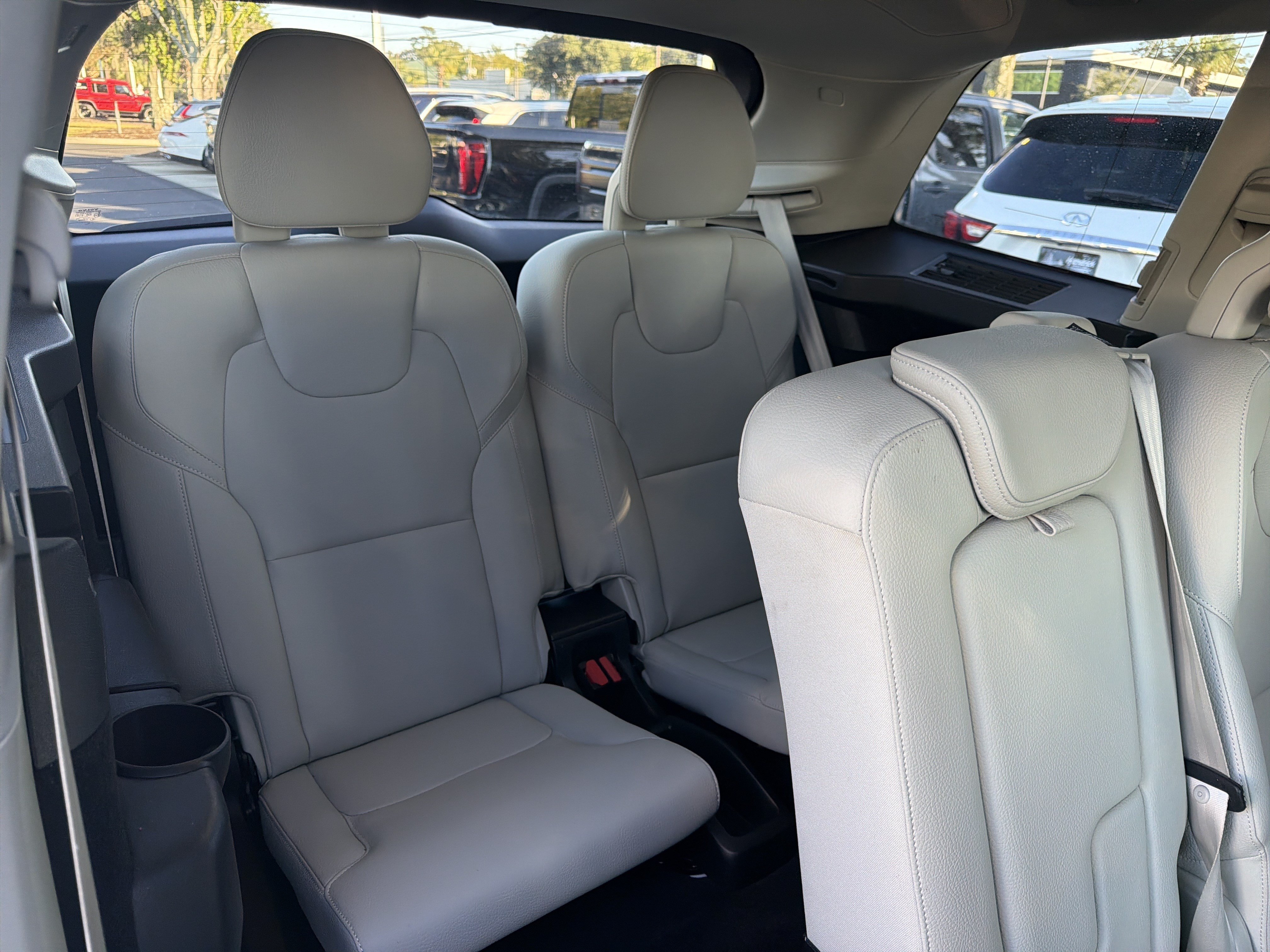 Certified 2025 Volvo XC90 T8 Plus w/ Protection Package Premier AWD/4WD image 33