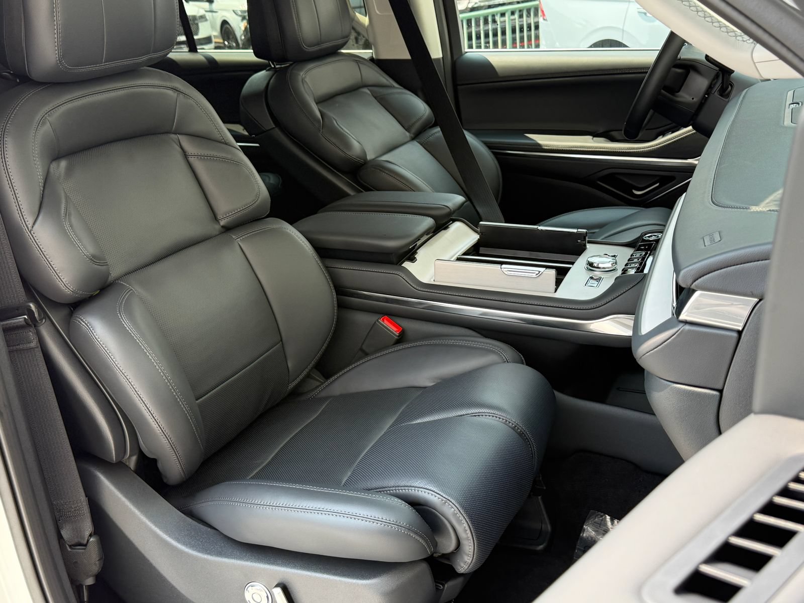 New 2027 Lincoln Navigator Premiere AWD/4WD image 14