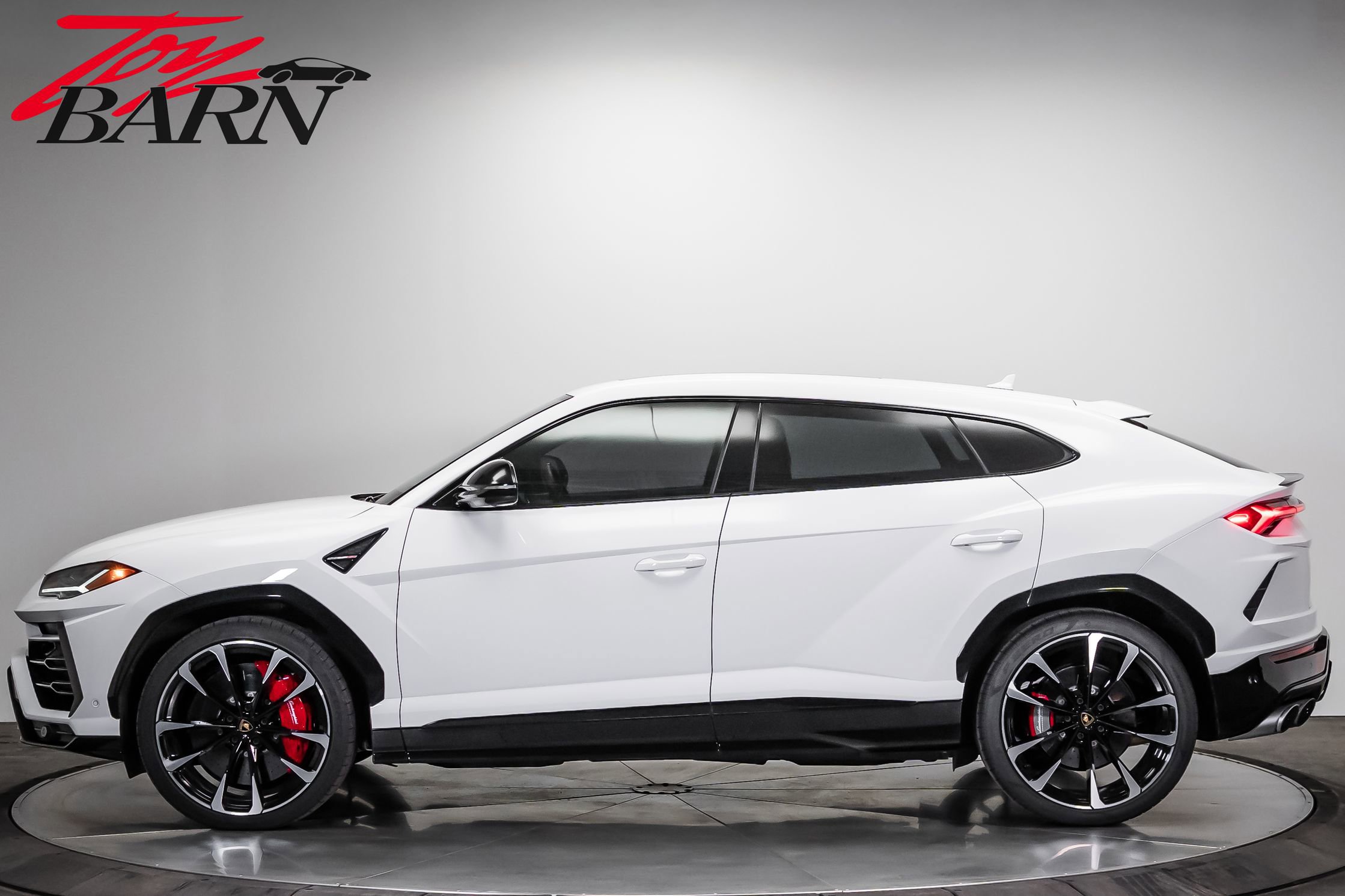 Used 2022 Lamborghini Urus AWD/4WD image 2
