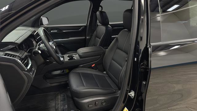Used 2024 GMC Acadia Elevation w/ Trailering Package image 22