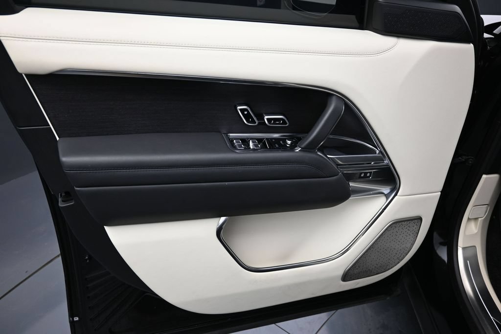 Used 2024 Land Rover Range Rover Autobiography AWD/4WD image 17