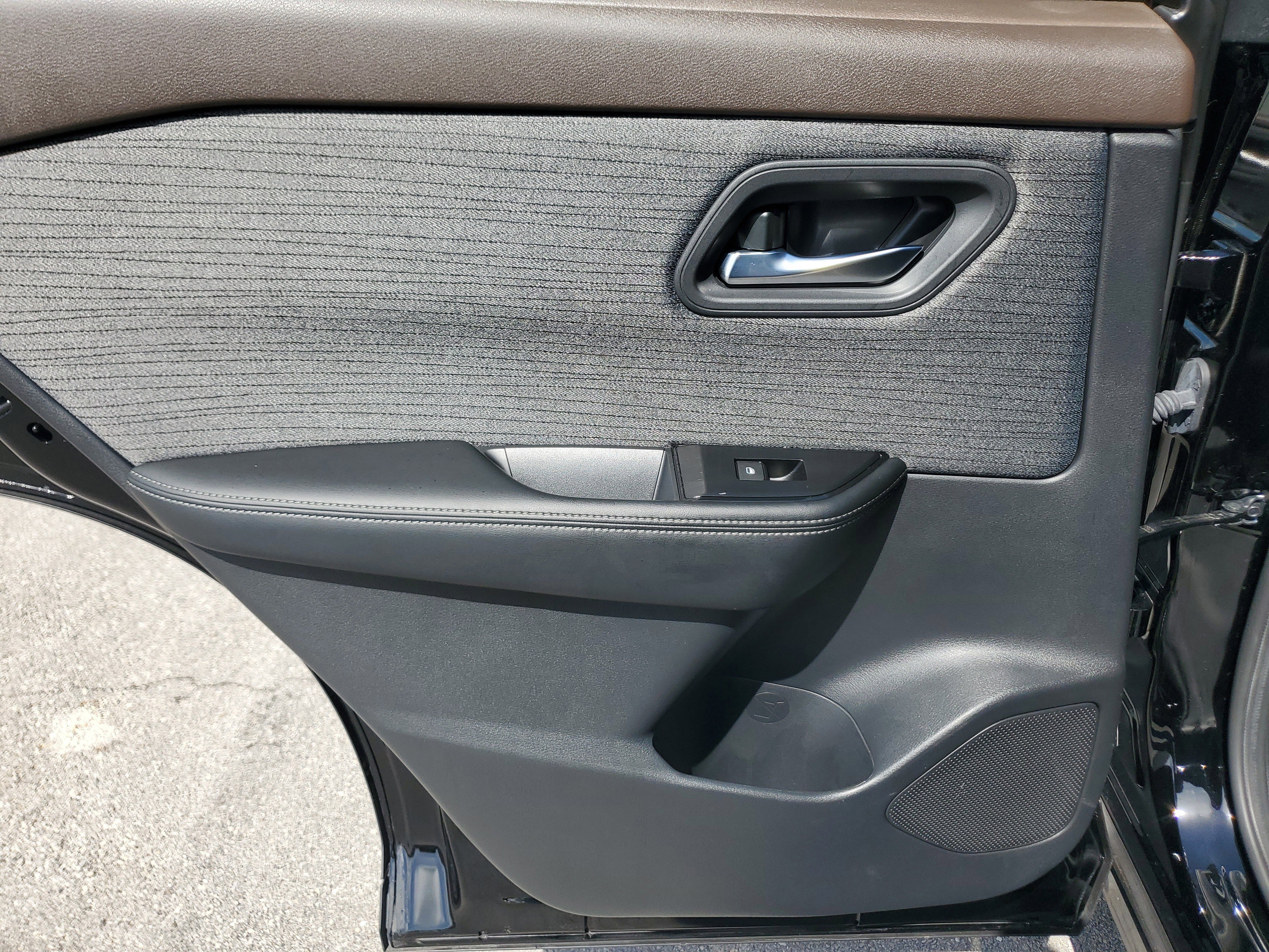 Used 2023 Nissan Rogue SV image 29