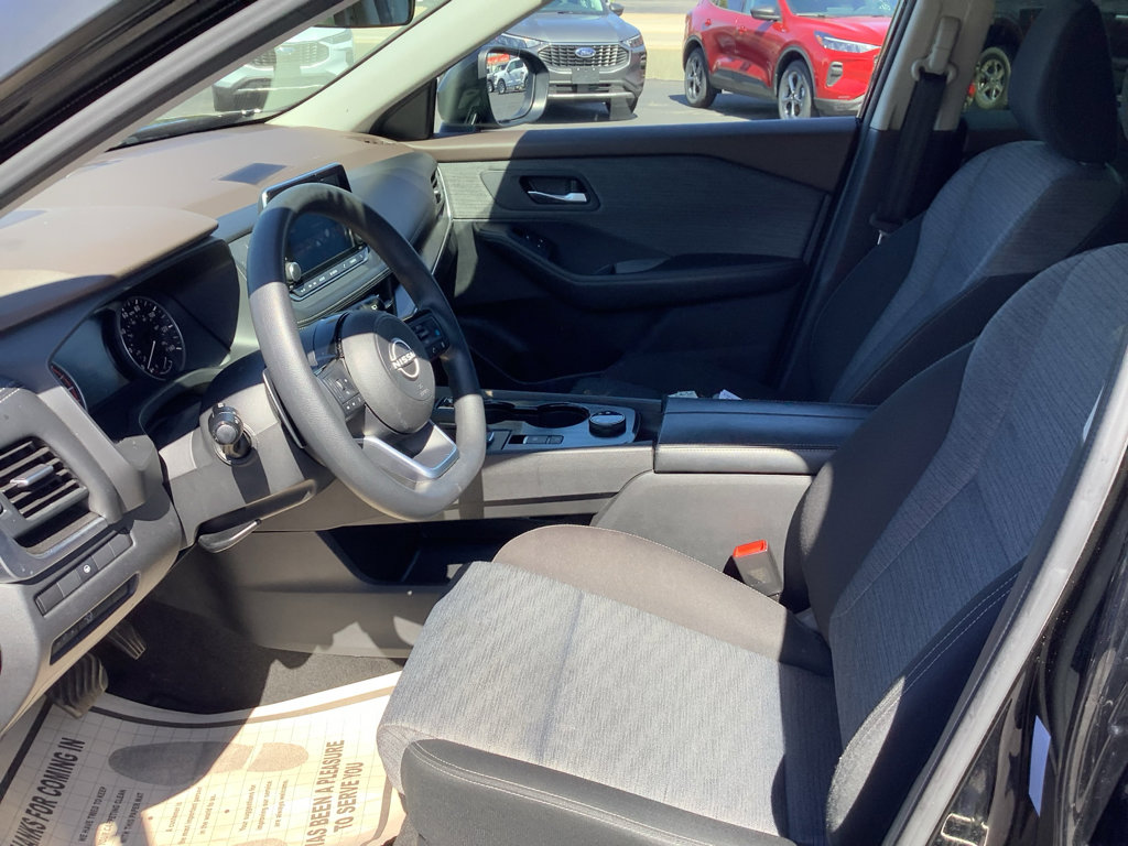 Used 2023 Nissan Rogue SV image 11