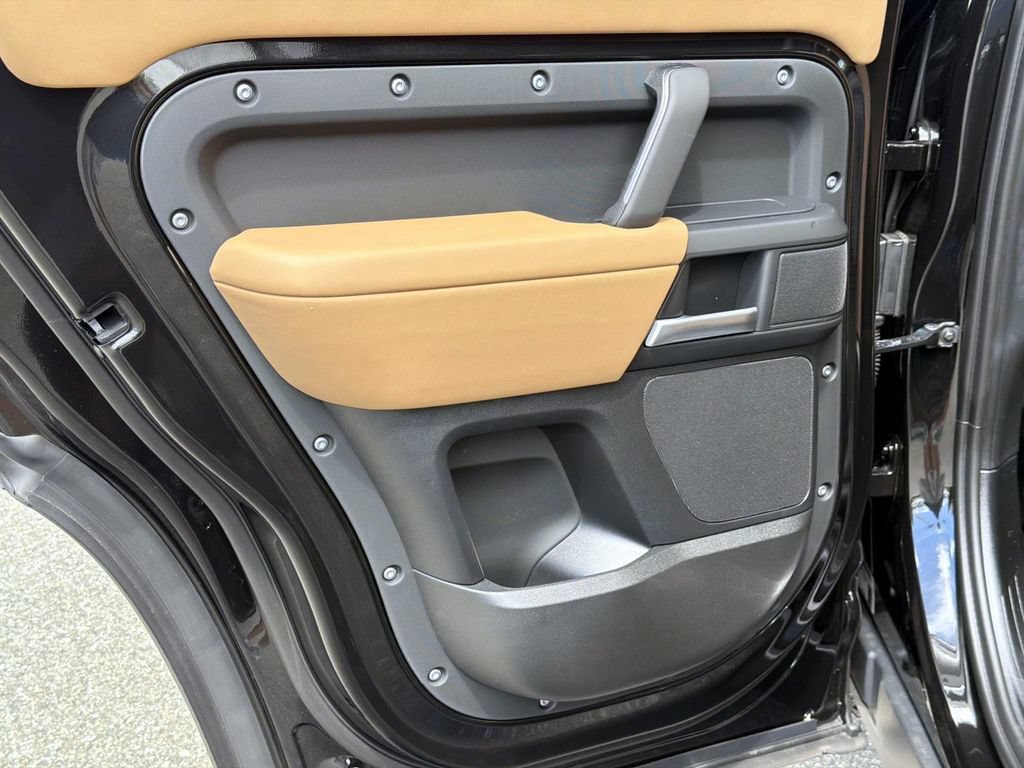New 2026 Land Rover Defender 110 X-Dynamic SE AWD/4WD image 11