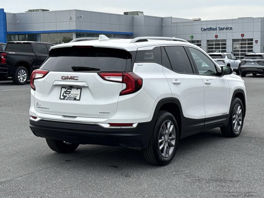 Used 2024 GMC Terrain SLT AWD/4WD image 25