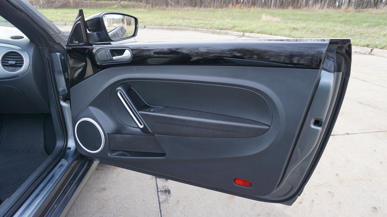 Used 2014 Volkswagen Beetle R-Line image 24