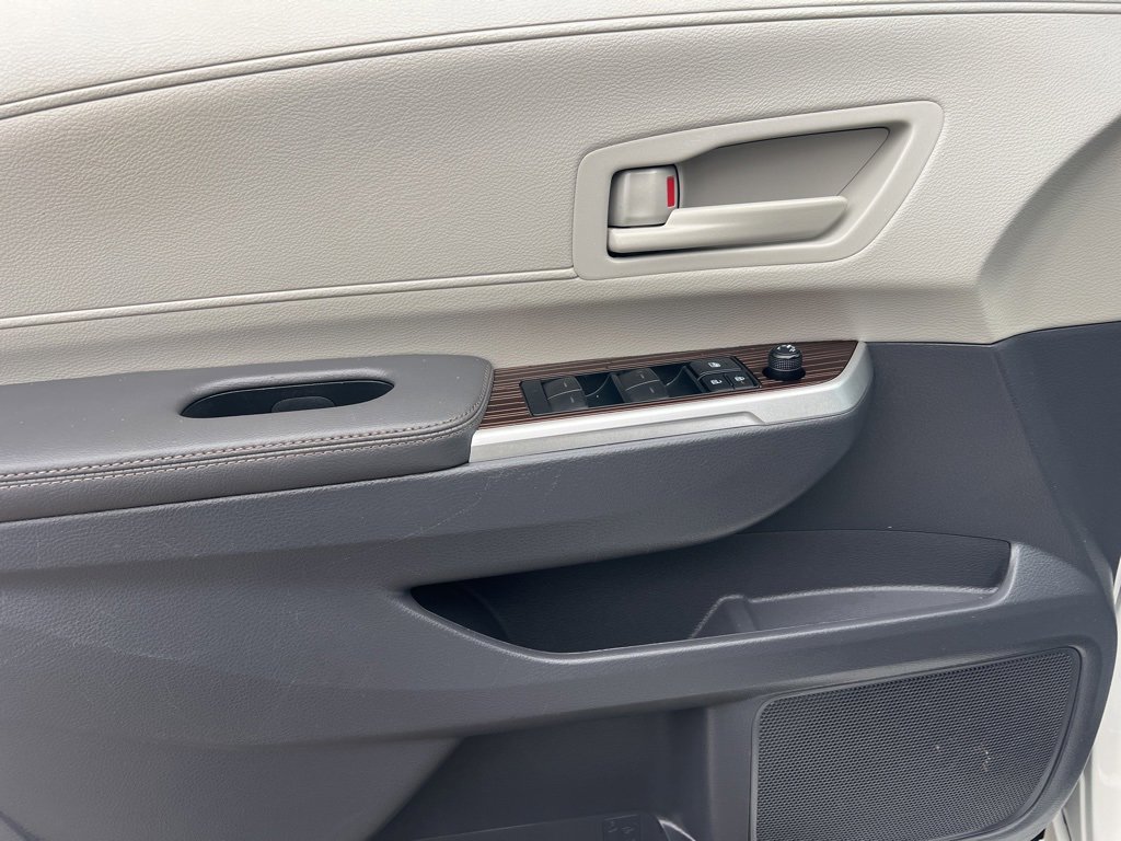 Used 2021 Toyota Sienna LE image 14