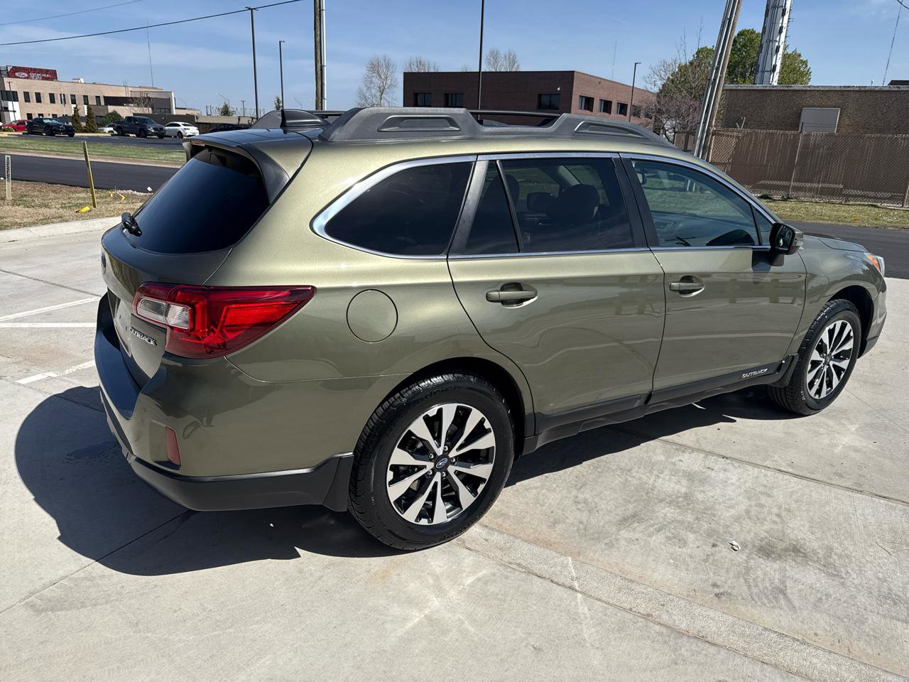 Used 2016 Subaru Outback 2.5i Limited AWD/4WD image 10