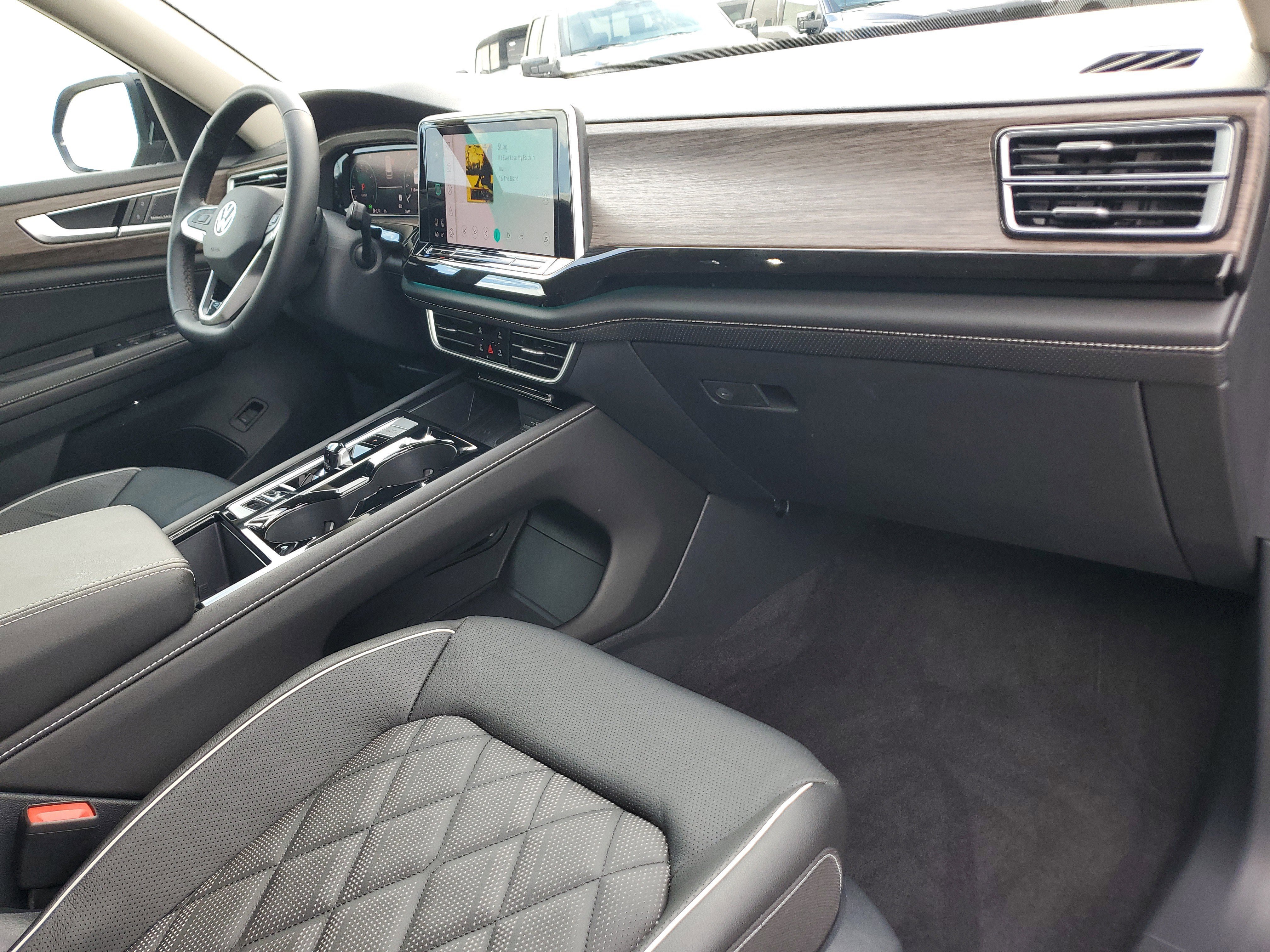 Used 2025 Volkswagen Atlas SEL Premium R-Line image 20