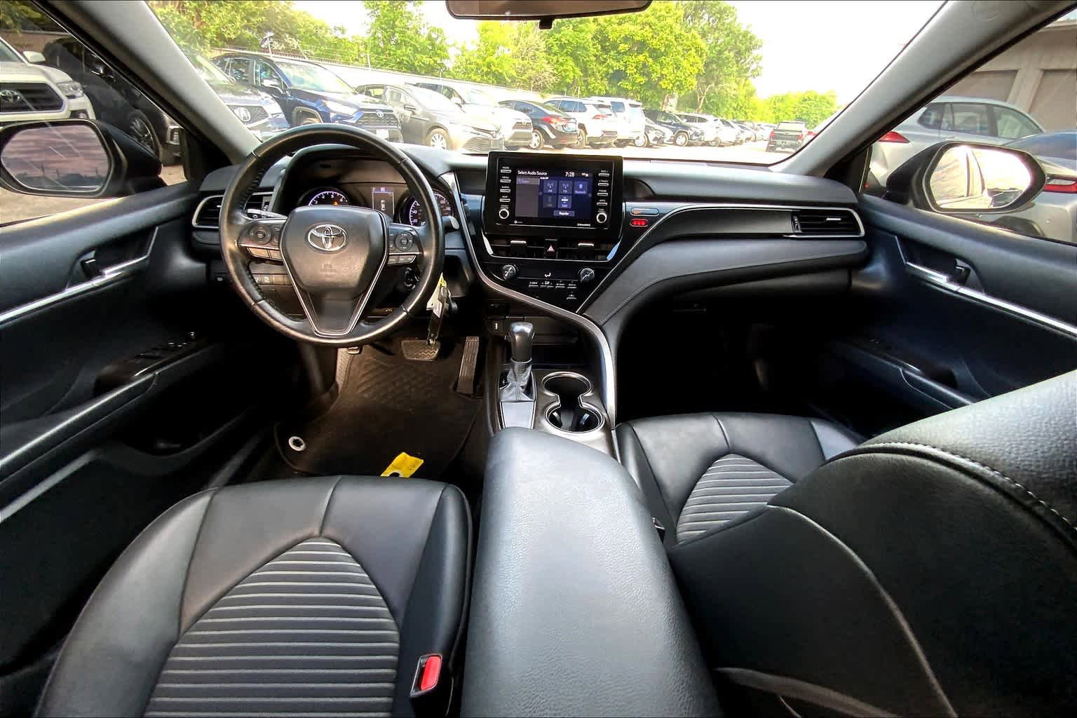 Used 2021 Toyota Camry SE FWD image 15