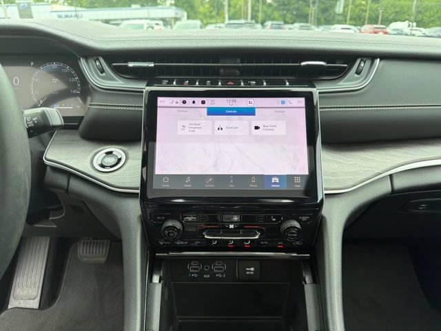 Used 2023 Jeep Grand Cherokee L Limited AWD/4WD image 19