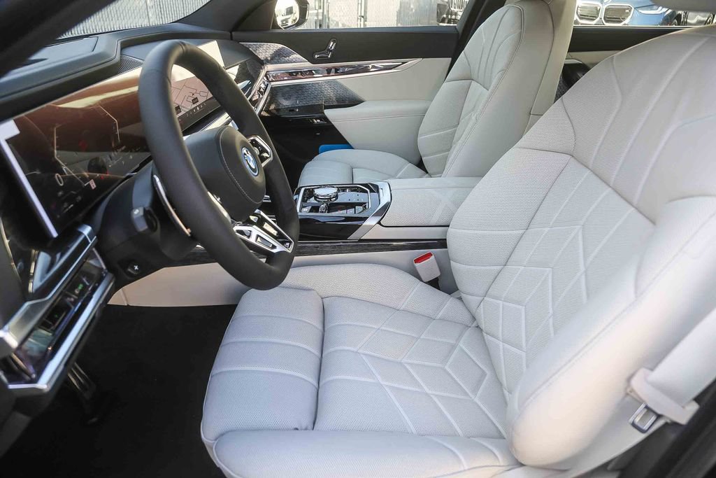 Used 2026 BMW 750e xDrive w/ Premium Package AWD/4WD image 14