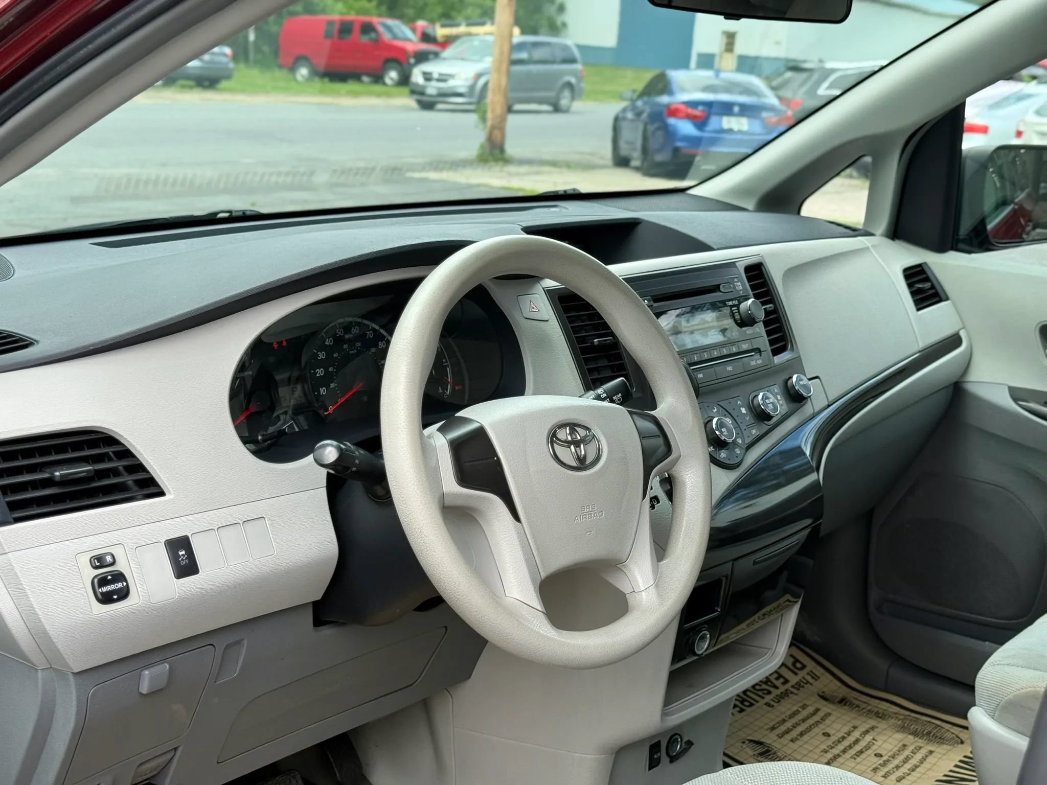 Used 2013 Toyota Sienna L FWD image 9