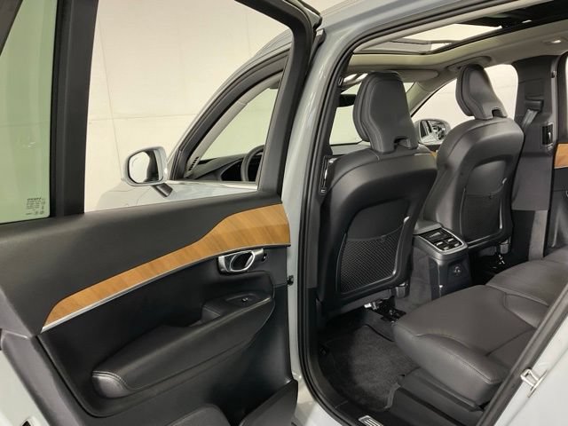 Certified 2025 Volvo XC90 T8 Plus AWD/4WD image 32