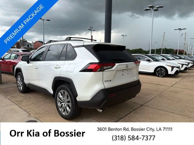 Used 2022 Toyota RAV4 XLE Premium FWD image 12