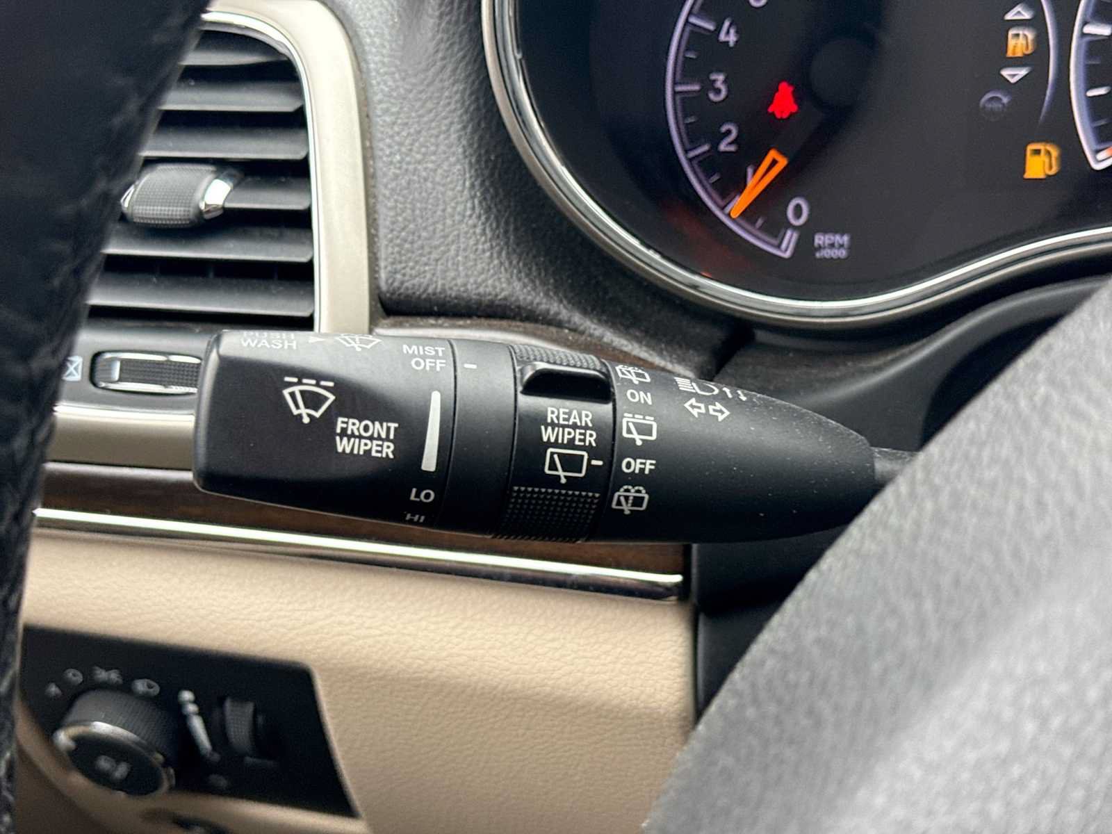 Used 2014 Jeep Grand Cherokee Limited AWD/4WD image 25