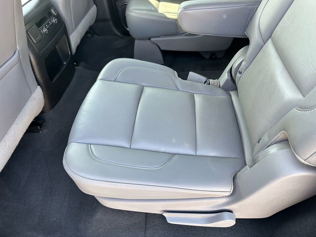 Used 2019 Chevrolet Suburban LT image 31