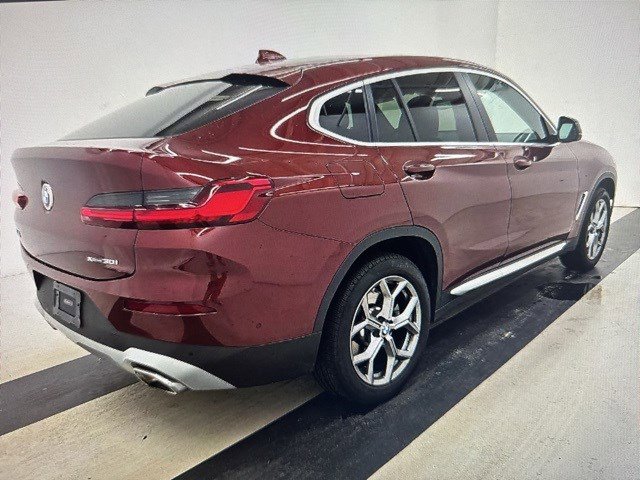 Certified 2025 BMW X4 xDrive30i image 4