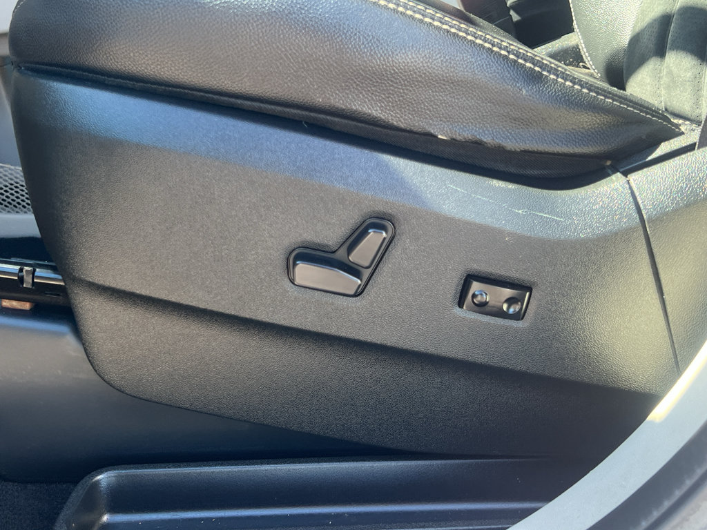 Used 2018 Dodge Grand Caravan SXT w/ Rear Park Assist Package FWD image 15