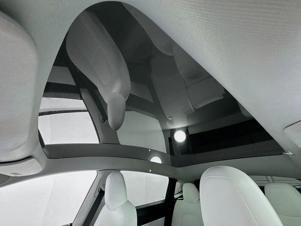 Used 2021 Tesla Model Y Long Range image 11