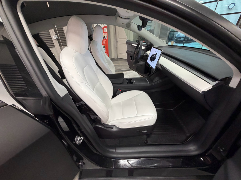 Used 2022 Tesla Model Y Long Range image 38