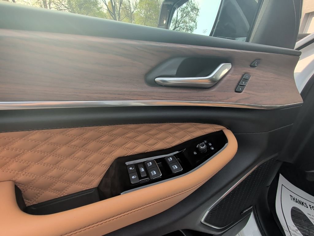 Certified 2024 Jeep Grand Cherokee Summit AWD/4WD image 12