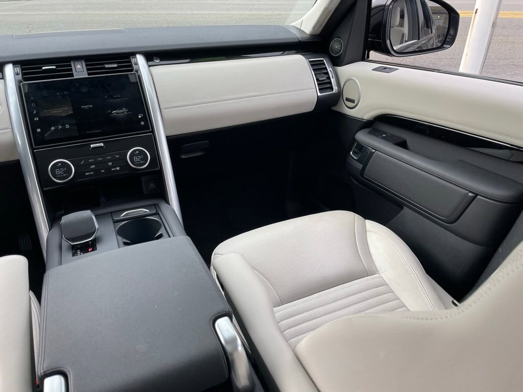Used 2025 Land Rover Discovery S AWD/4WD image 11