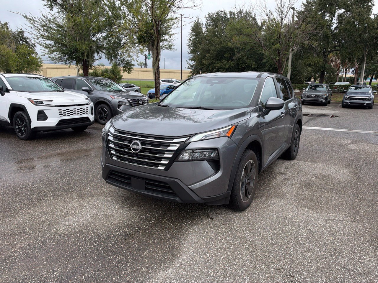 Used 2025 Nissan Rogue SV FWD image 1