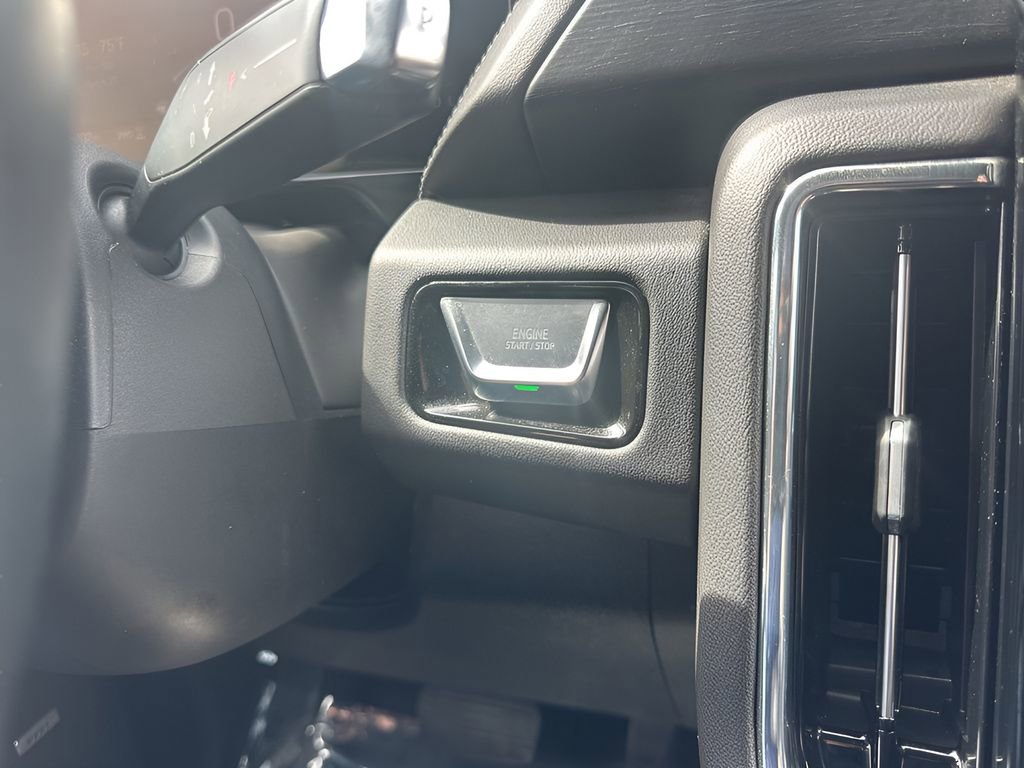 Used 2025 GMC Yukon Denali image 21