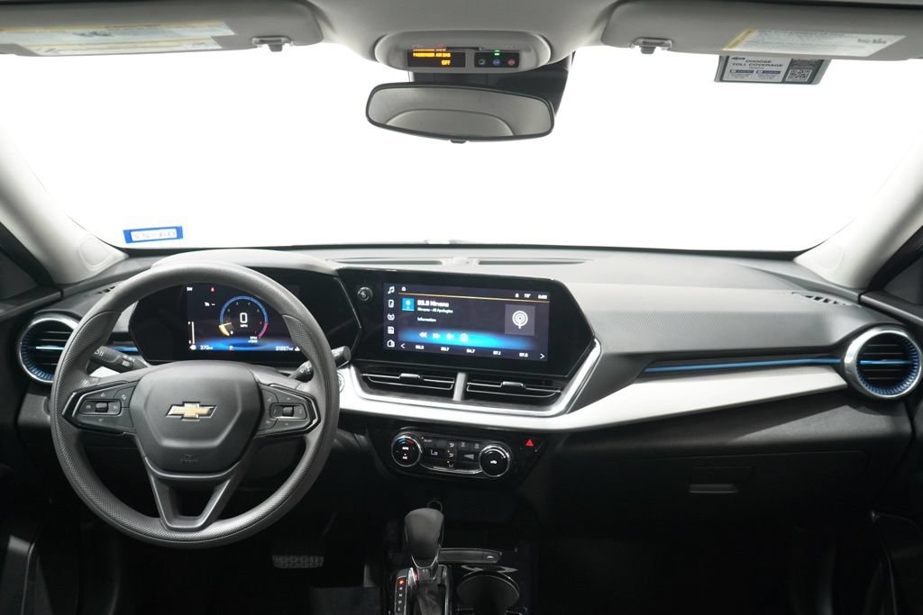 Used 2025 Chevrolet Trax LT FWD image 14