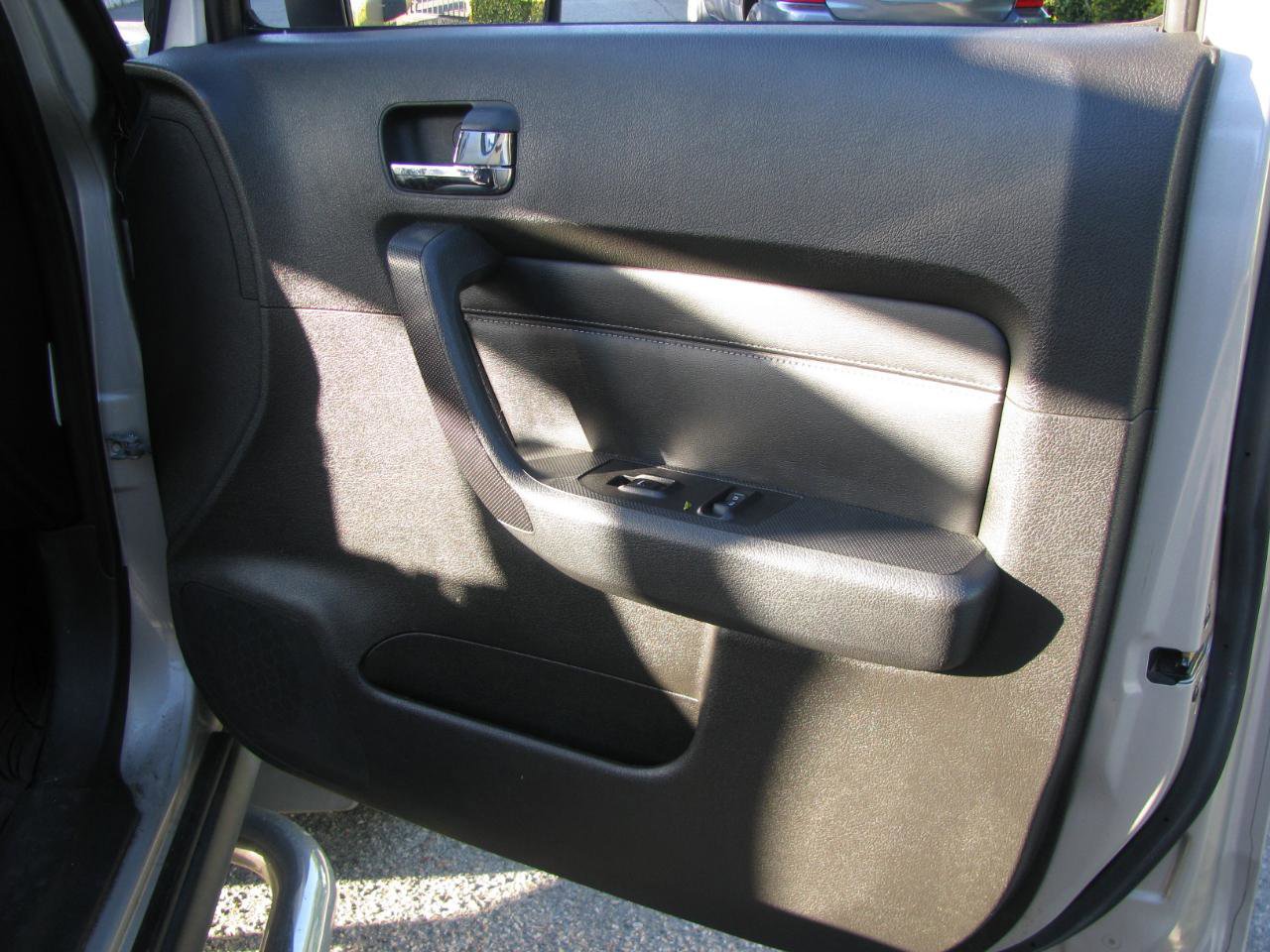 Used 2006 HUMMER H3 image 12