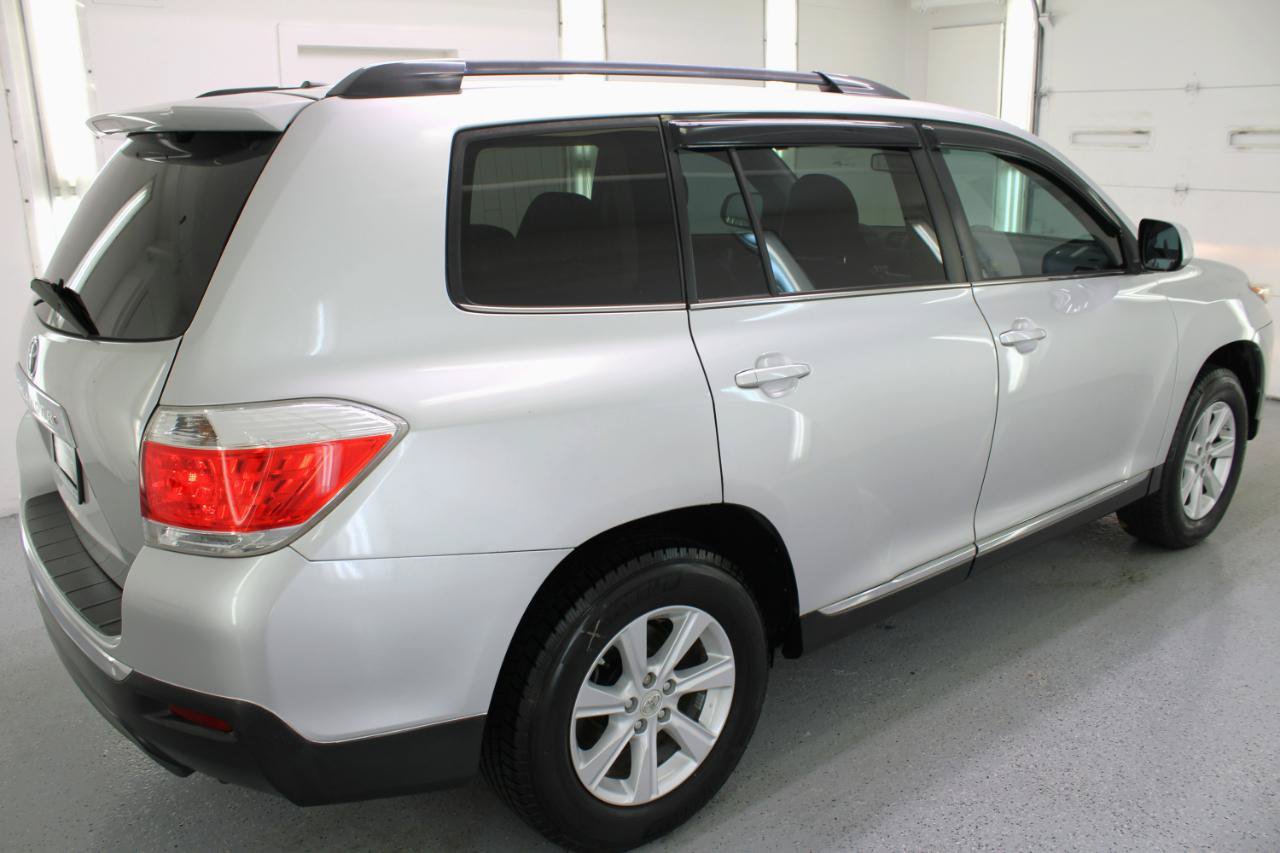 Used 2011 Toyota Highlander SE w/ Tow Pkg FWD image 9