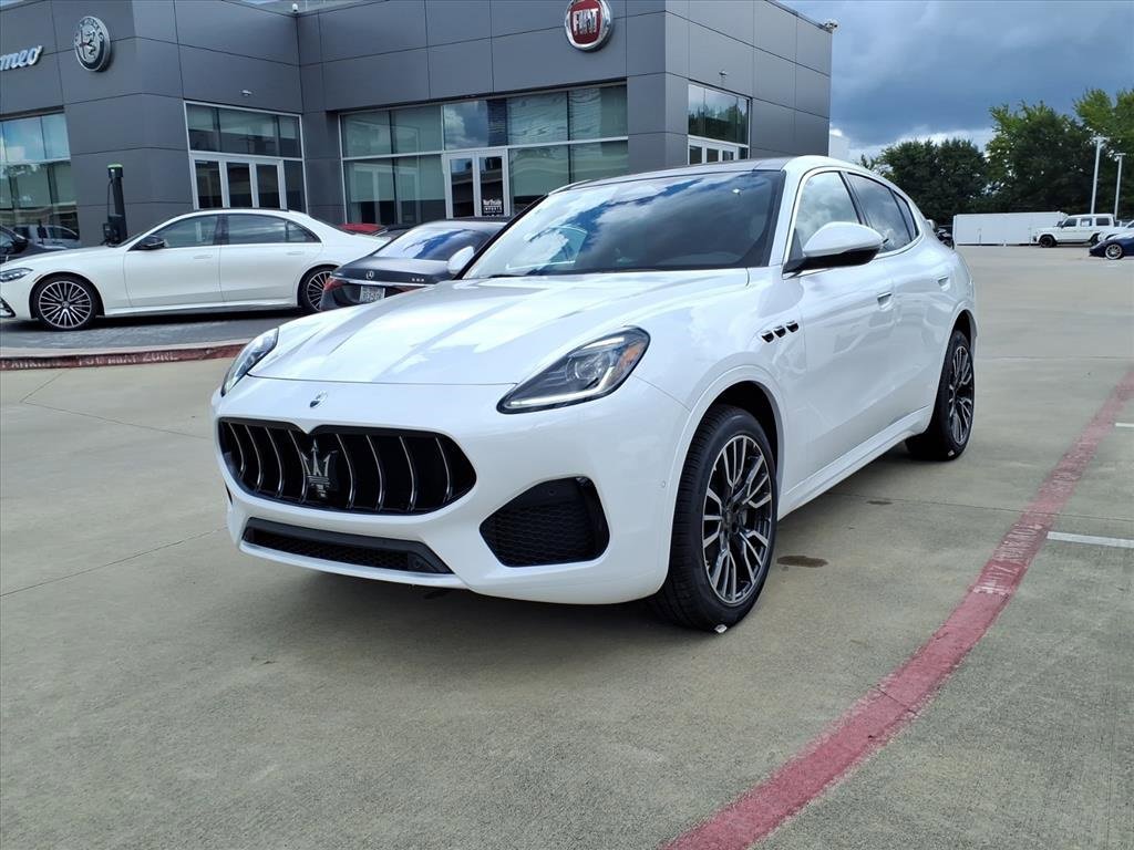 New 2025 Maserati Grecale GT image 2