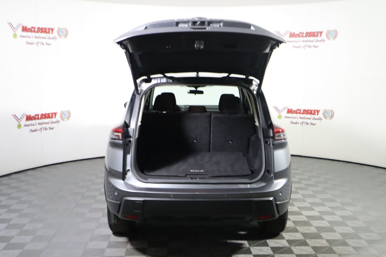 Used 2025 Nissan Rogue SV image 9