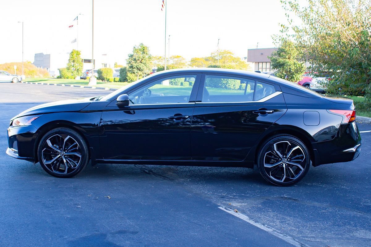 Used 2025 Nissan Altima 2.5 SR AWD/4WD image 5