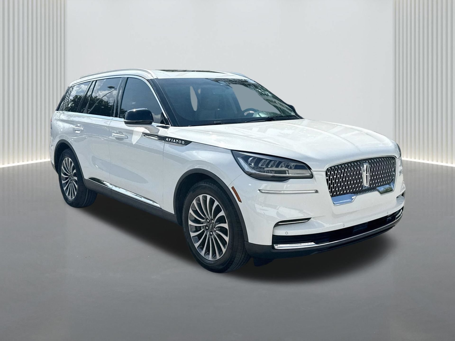 Used 2023 Lincoln Aviator 2WD w/ Premium Package image 7