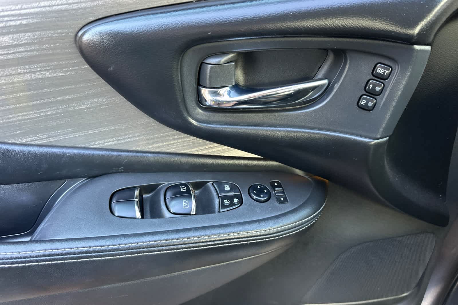 Used 2018 Nissan Murano Platinum w/ Cargo Package FWD image 12